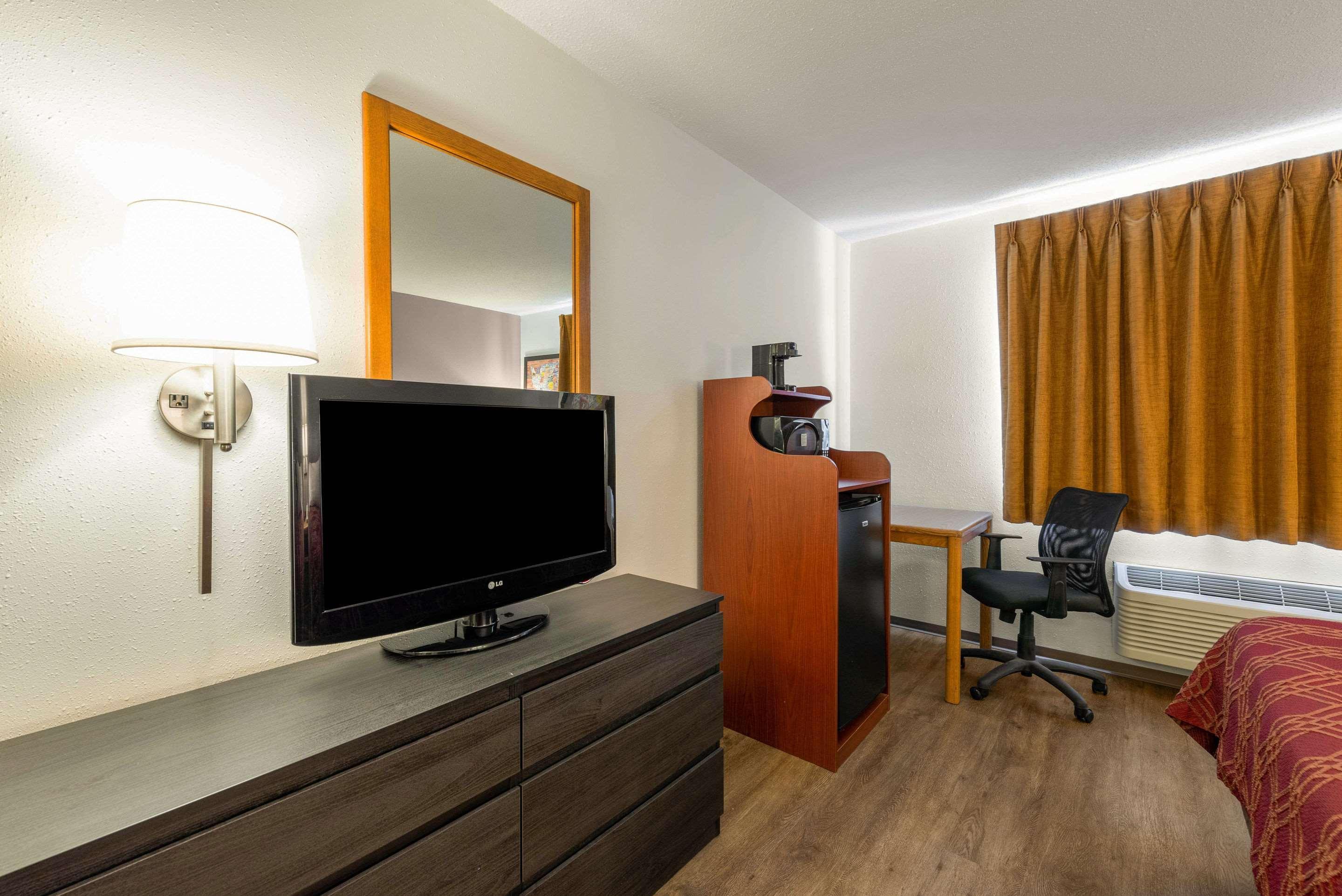 Econo Lodge Ortonville Buitenkant foto