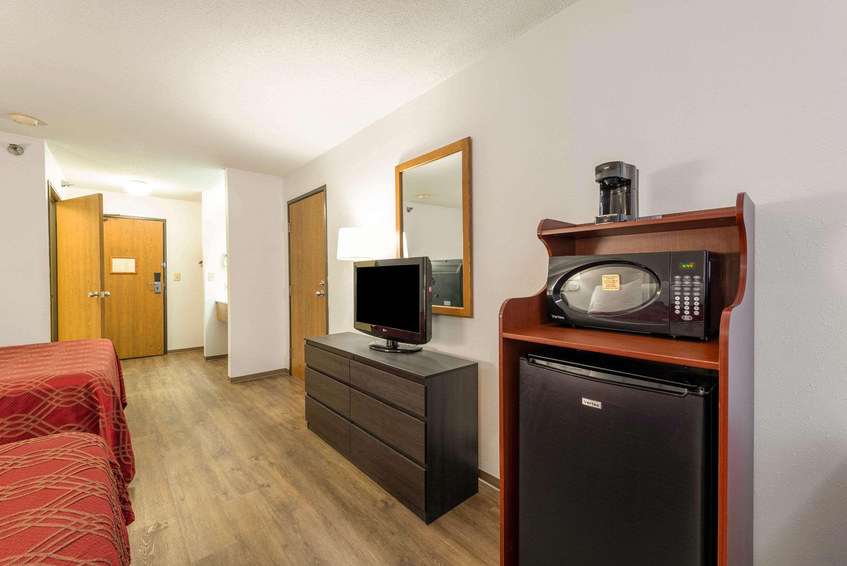 Econo Lodge Ortonville Buitenkant foto