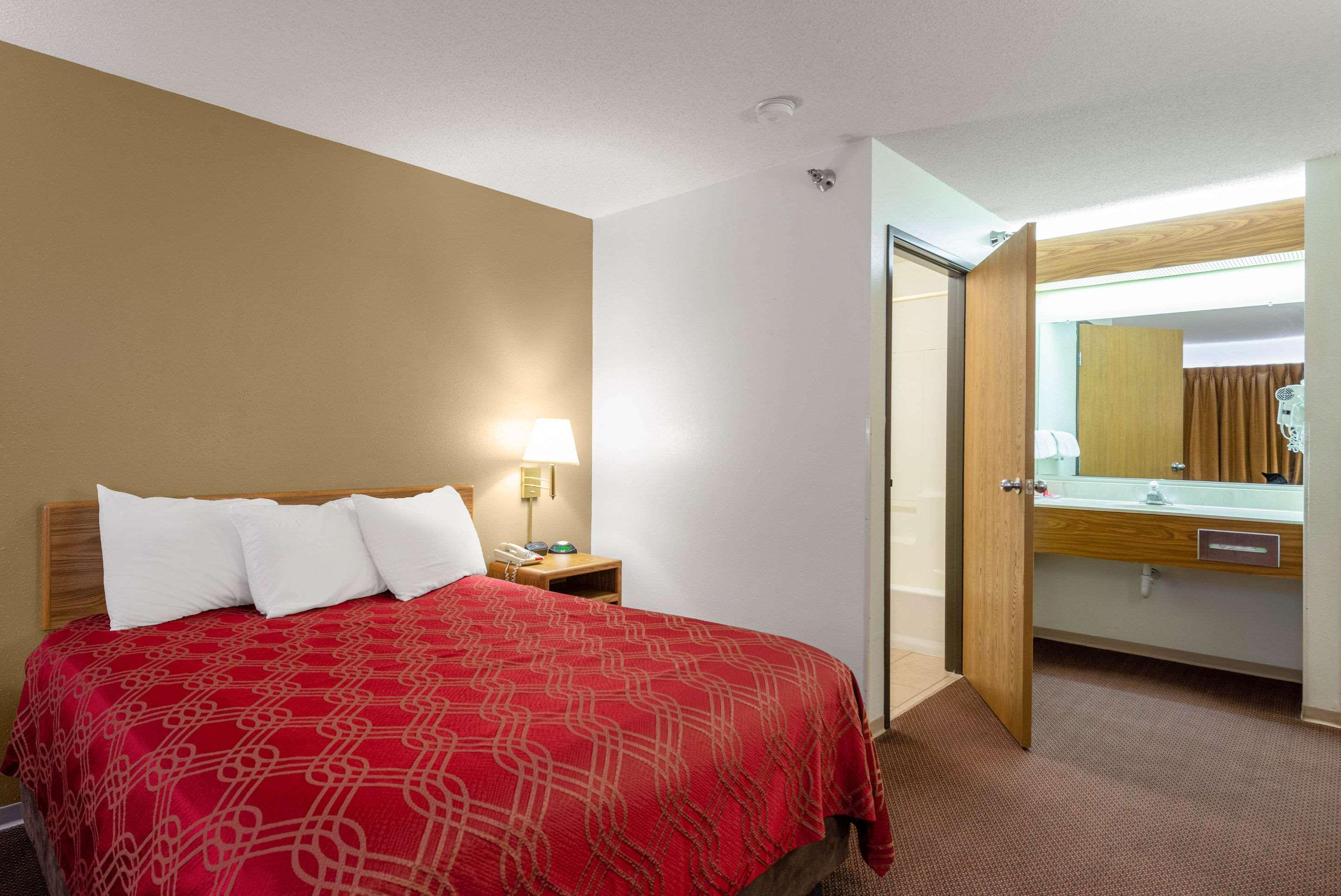 Econo Lodge Ortonville Buitenkant foto
