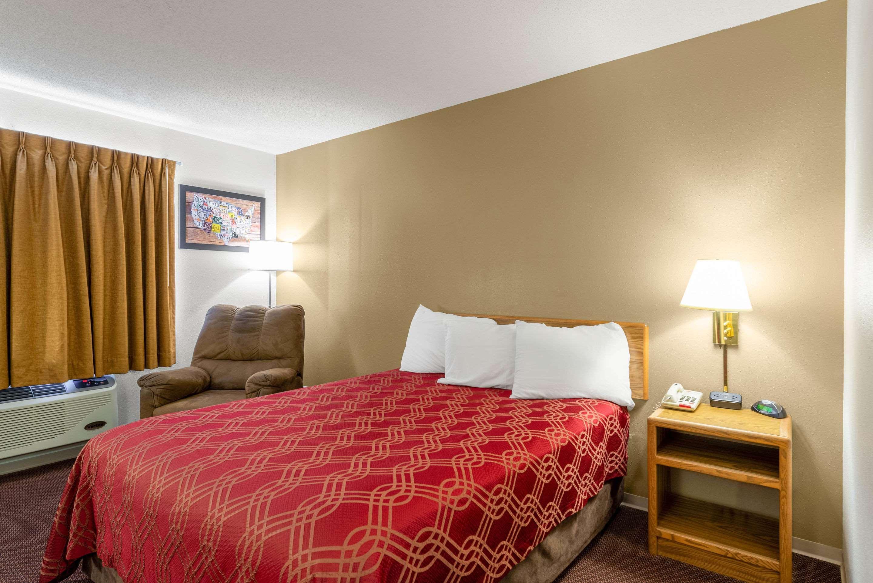 Econo Lodge Ortonville Buitenkant foto