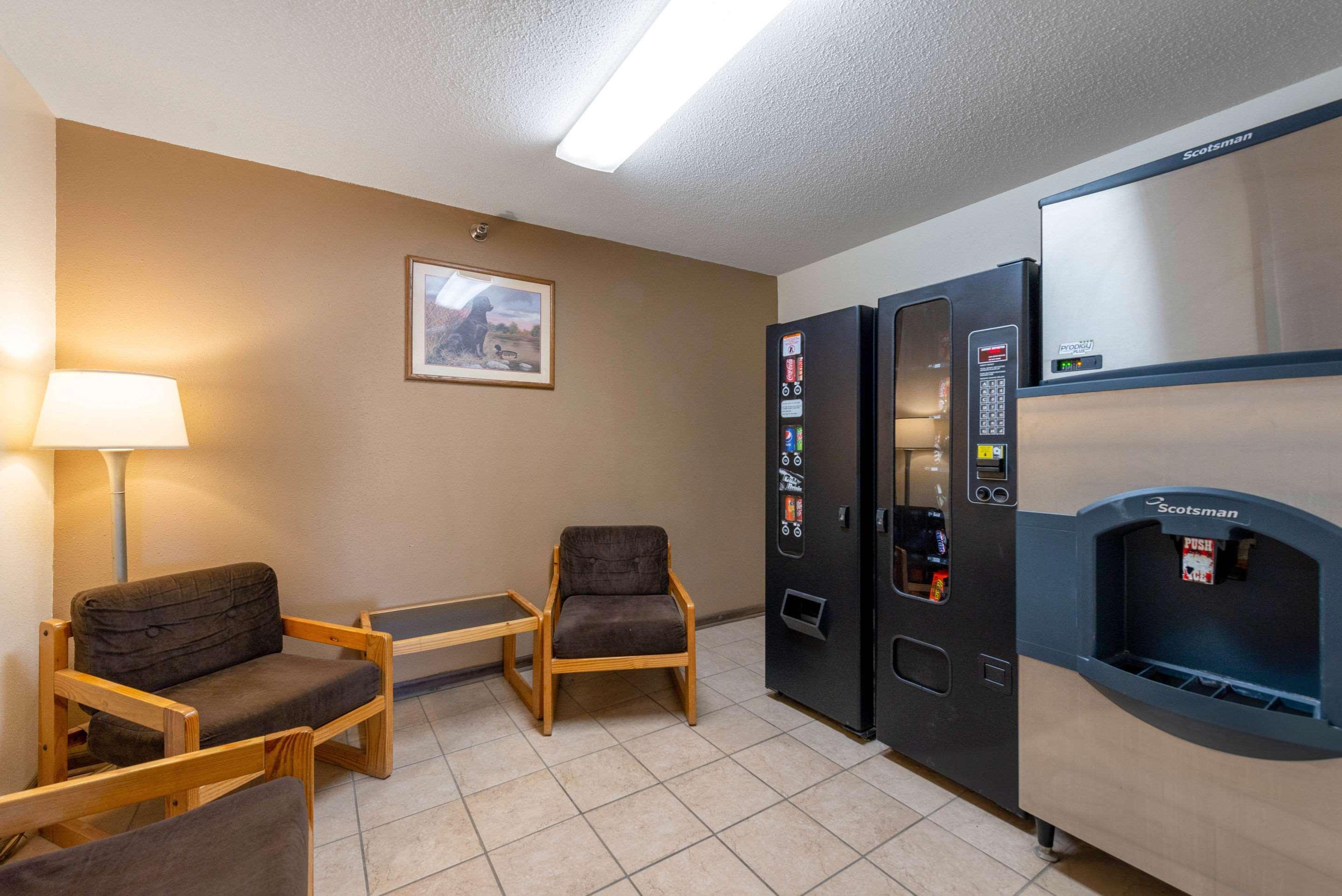 Econo Lodge Ortonville Buitenkant foto