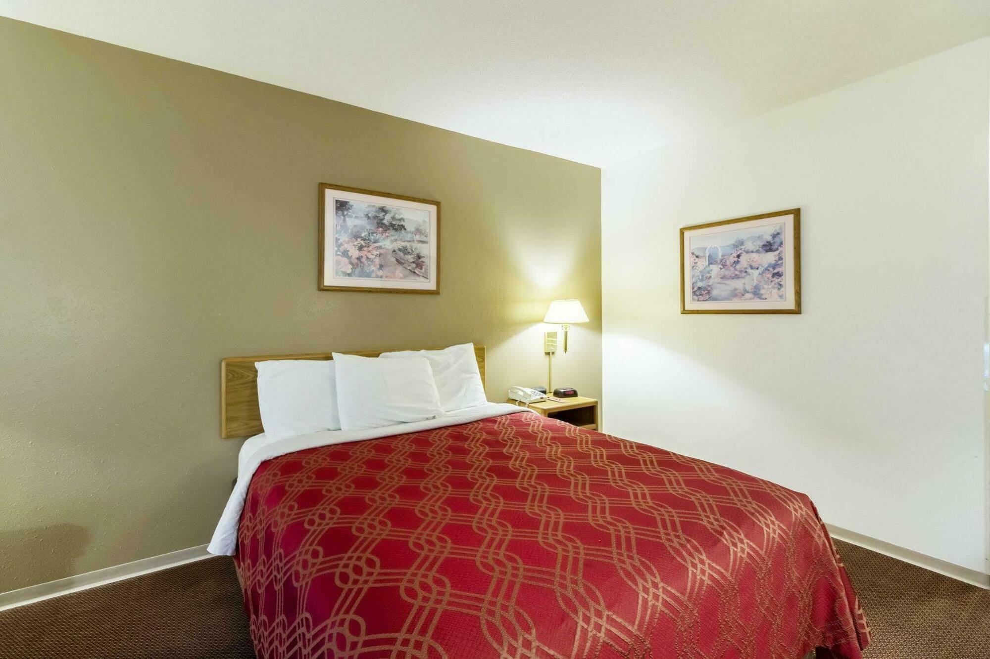 Econo Lodge Ortonville Buitenkant foto