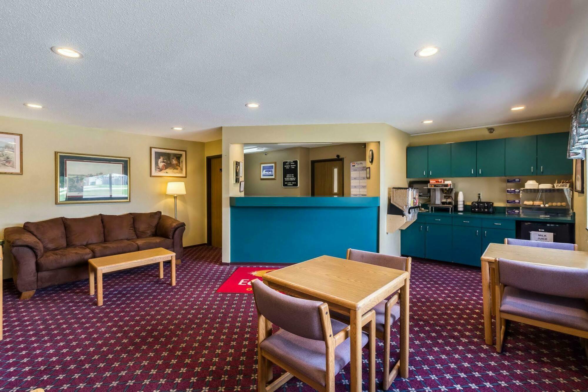 Econo Lodge Ortonville Buitenkant foto