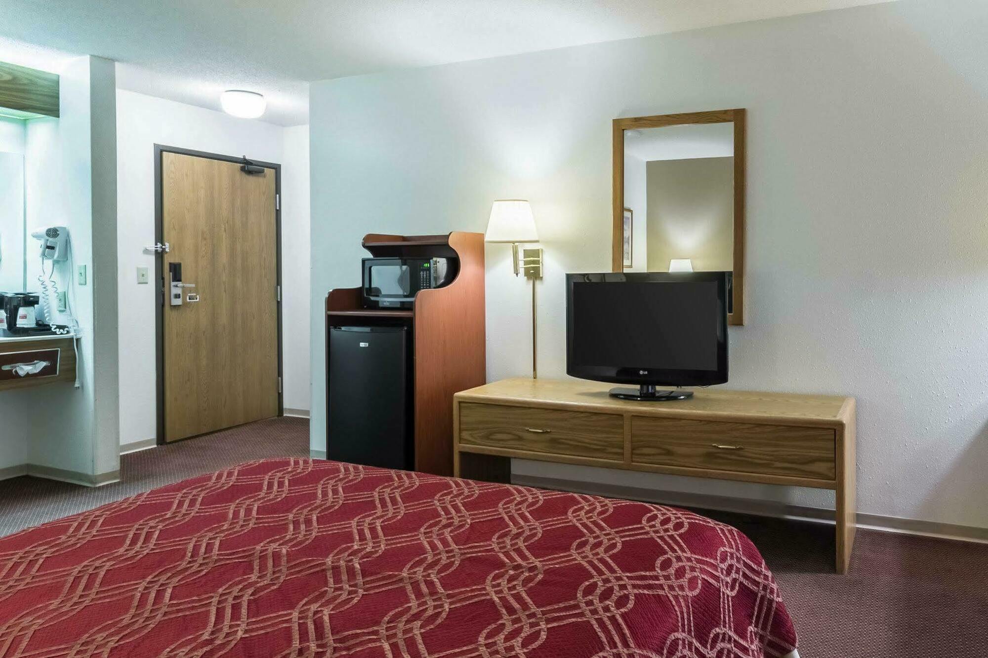 Econo Lodge Ortonville Buitenkant foto